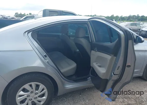 2017 Hyundai Elantra Se z USA, uszkodzony, nr VIN 5NPD74LF3HH199760